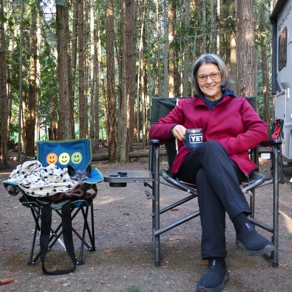 Meet your Posher, Cynthia - Picture 1 of 1